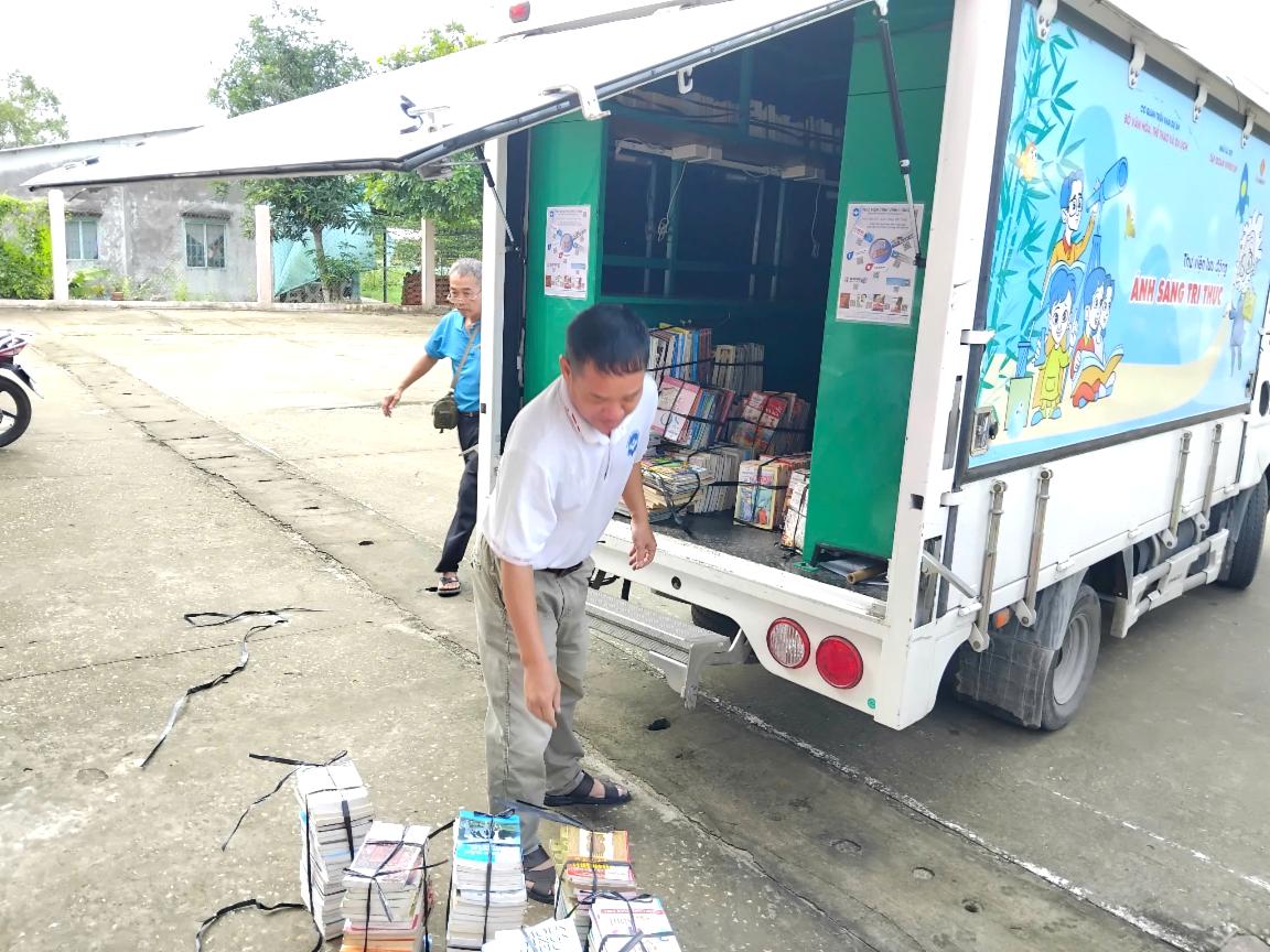 49 (16.6.2025) luan chuyen sach 1.jpg