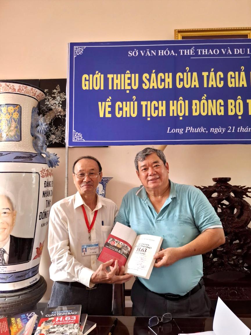 11 (26.6.2025) trao tang sach 2.jpg