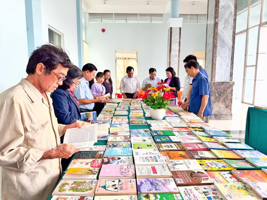 Trien lam binh dang gioi_5.jpg