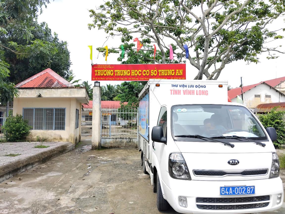 49 (16.6.2025) luan chuyen sach 2.jpg