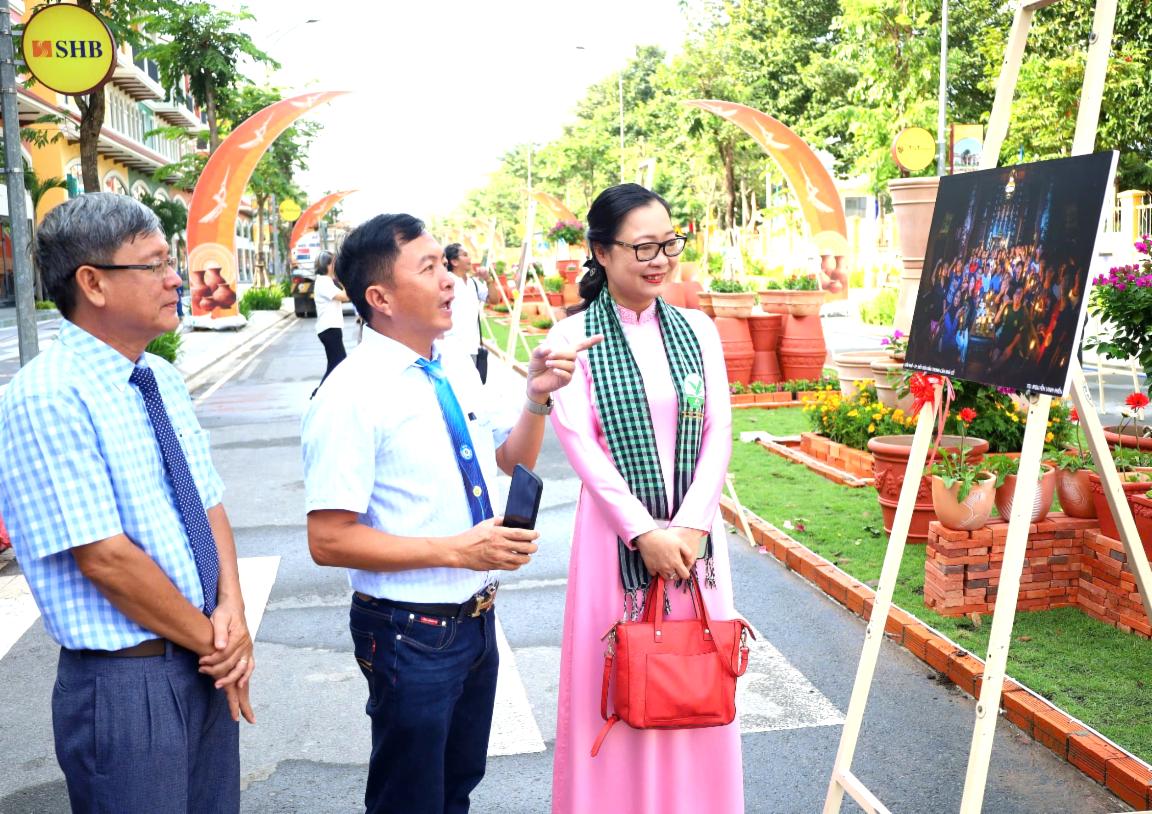 văn nghệ sĩ Vĩnh Long....jpg