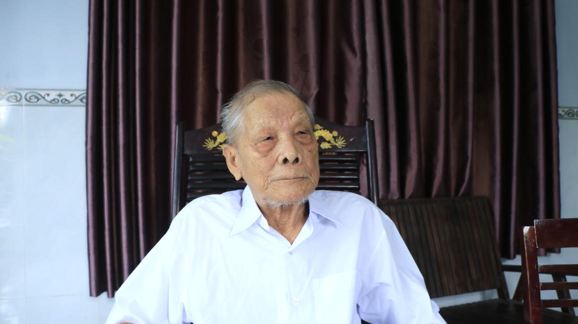 Ông Nguyễn Văn Thoại (Phường 2- Vĩnh Long) Dân công hỏa tuyến Điện Biên.JPG