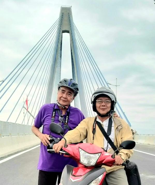 hai the he cung tac nghiep.jpg