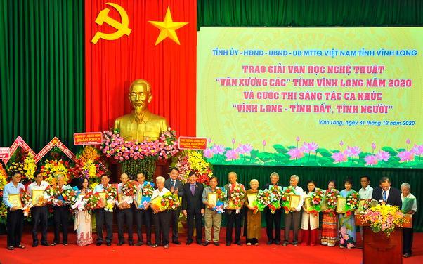 Tao giải VHNT Văn Xương Các tỉnh Vĩnh Long. ảnh PV.jpg